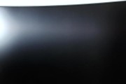 27寸游戏显示器的游戏体验如何？（探索27寸游戏显示器的优势和劣势，为你选择最佳游戏装备）